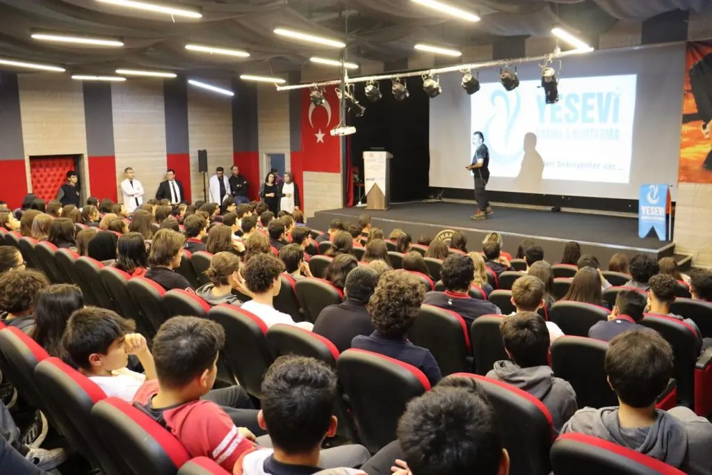 Yesevi Hareketi ve AFAD İşbirliğiyle Gerçekleştirilen Afet Bilinci Eğitimi Cihangir Okulları’nda Yapıldı