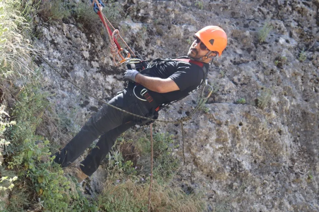 Arama ve Kurtarma’da kullanılan düğümler ve dağcılık eğitimi gerçekleştirdik.