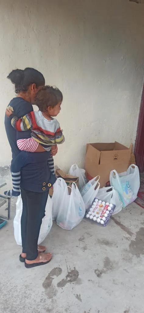 Zor durumda kalan bir anne ve üç çocuğuna maddi manevi destek olduk.