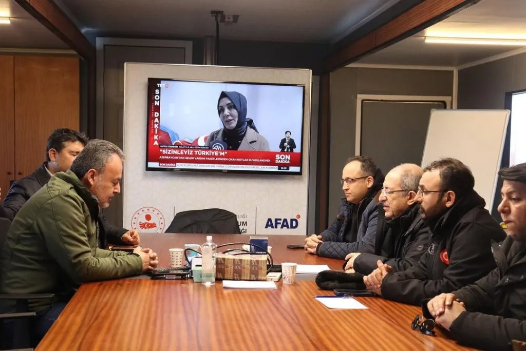 Genel Başkanımız Mahmut Cömert ve Tekden Grup Yönetim Kurulu Başkanı Opr. Dr. Kemal Tekden; Kayseri Valisi Gökmen Çiçek, Melikgazi Kaymakamı Bülent Karacan ve Develi Kaymakamı Mehmet Tunç’u ziyaret ederek istişarelerde bulundu.