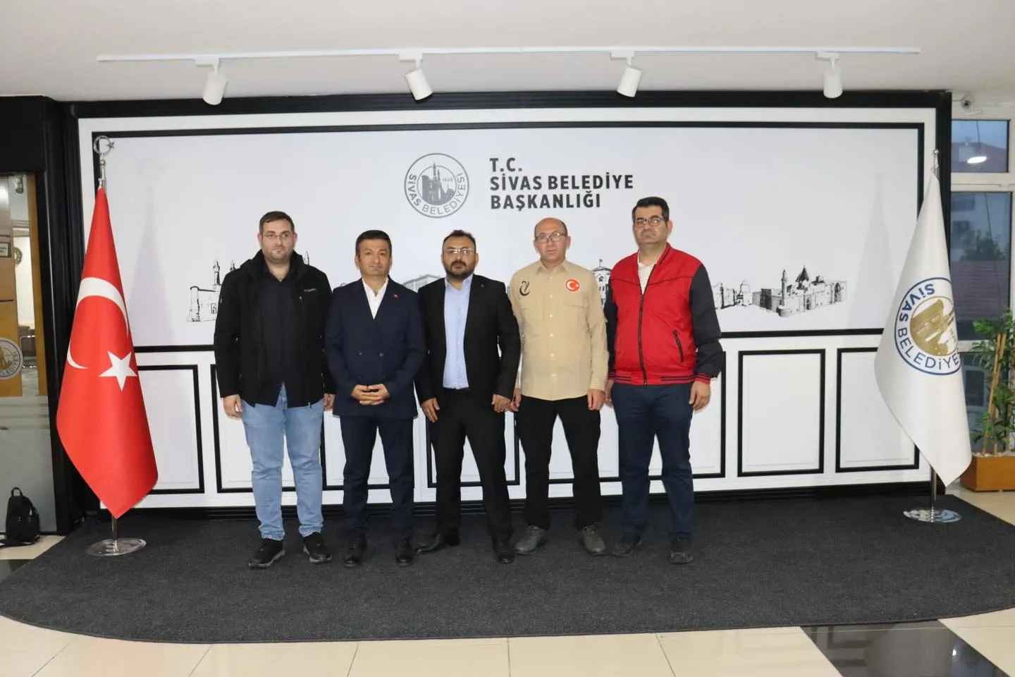 Yesevi Hareketi Heyeti’nden Sivas Belediyesi Özel Kalem Personeli Mustafa Berçin’e Ziyaret