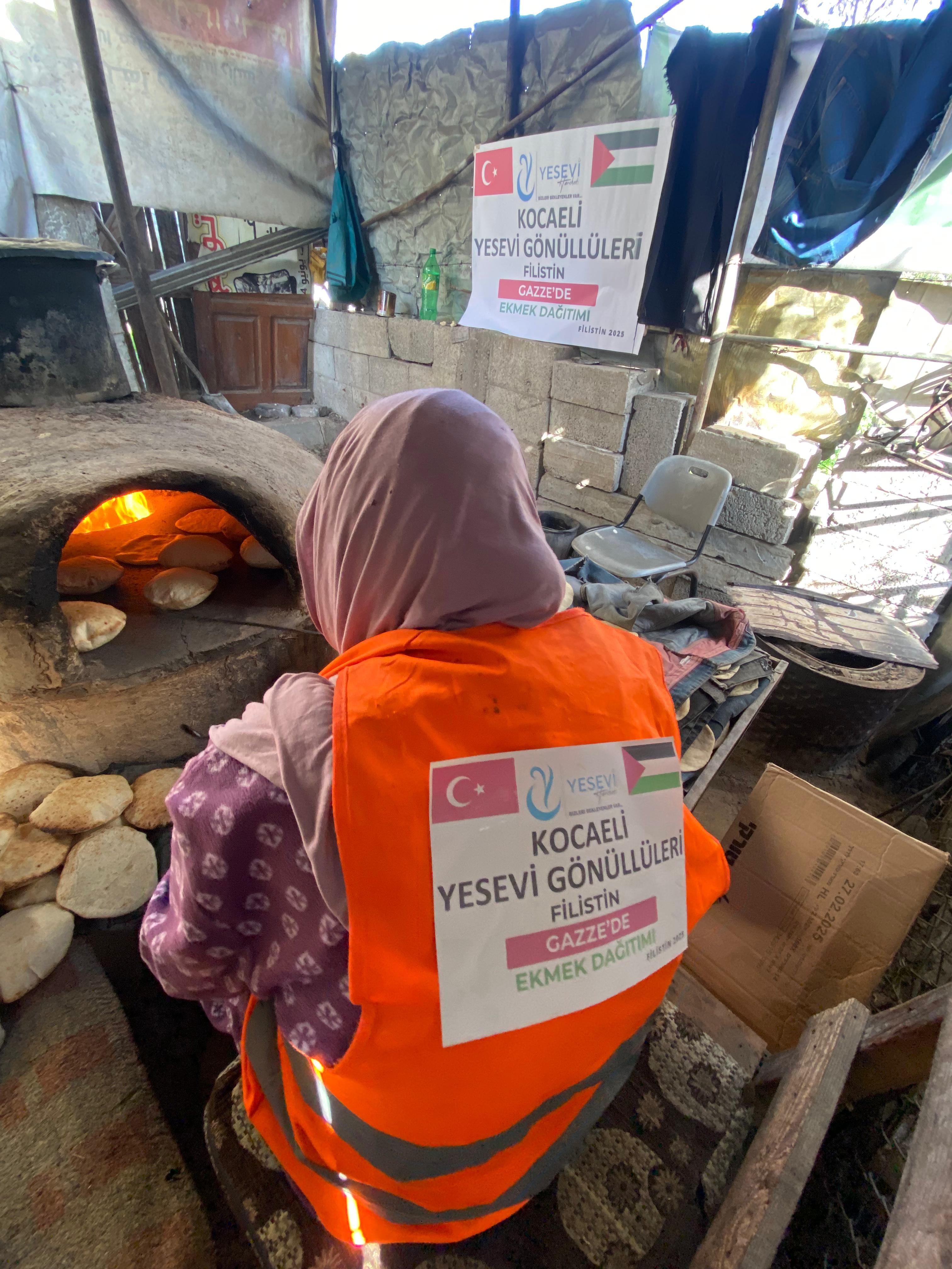 GAZZE’YE EKMEK GÖTÜRDÜK, KALPLERE DOKUNDUK!