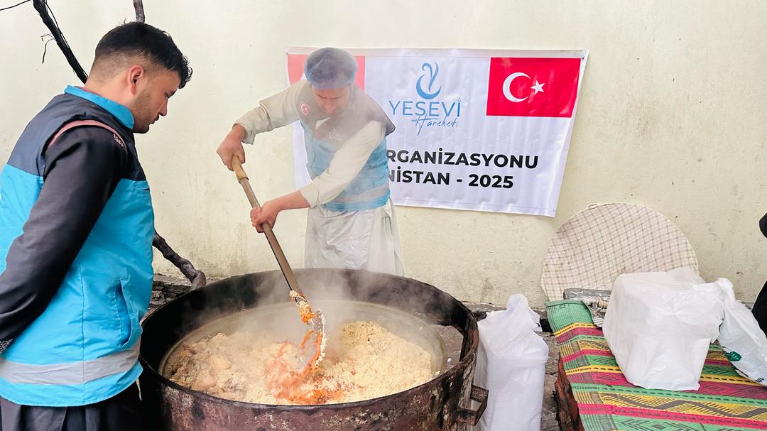 Afganistan’da Kardeşlik Sofrası Kuruldu!