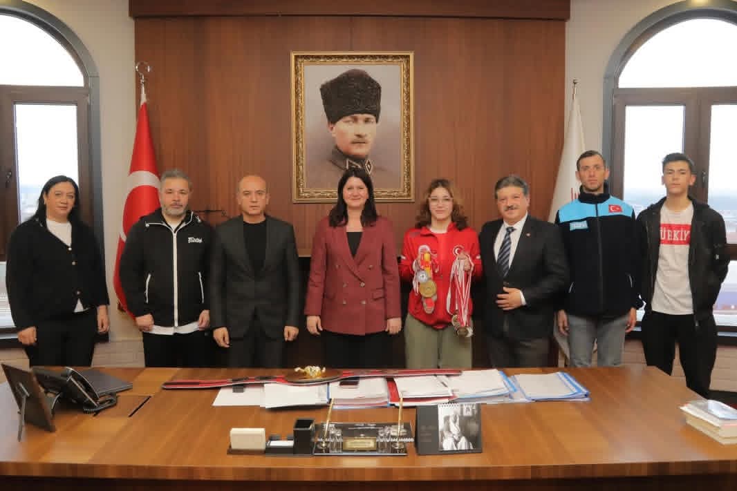Edirne Yesevi Hareketi’nden Belediye Başkanı Filiz Gencan’a Ziyaret