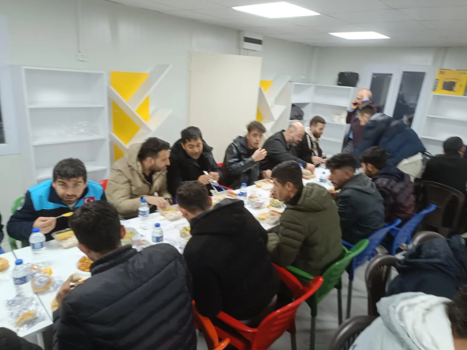 Kahramanmaraş'ta Şehit Lider Muhsin Yazıcıoğlu'nun Anısına Depremzedelere İftar Yemeği Verildi